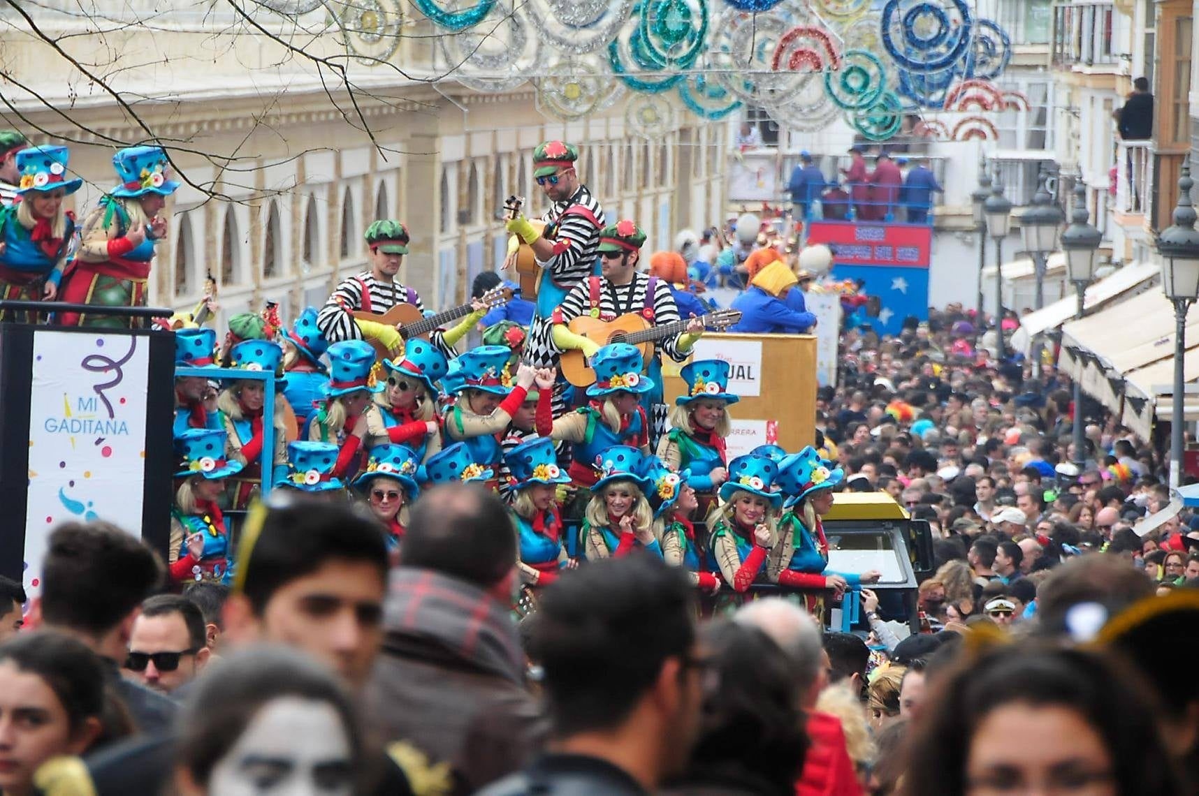Cádiz y el Carnaval satírico, crítica cantada que define la identidad urbana