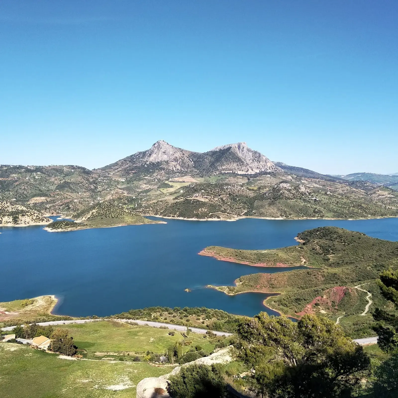 El Gastor, mirador blanco sobre las sierras gaditanas