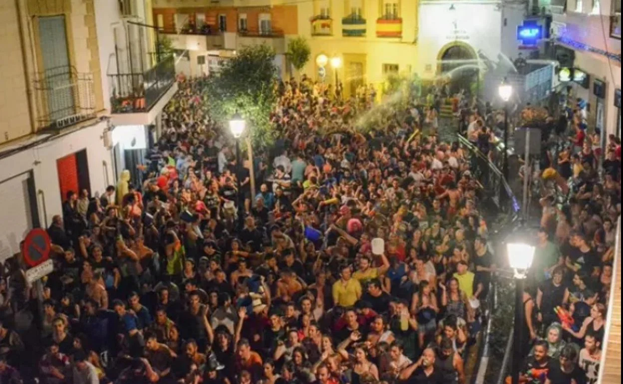 Lanjarón y la fiesta del agua, baño colectivo que celebra la llegada del verano