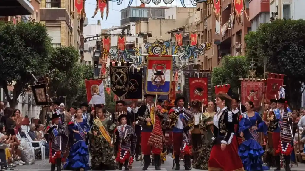 Villena y las comparsas históricas, fiesta que articula identidad y memoria local