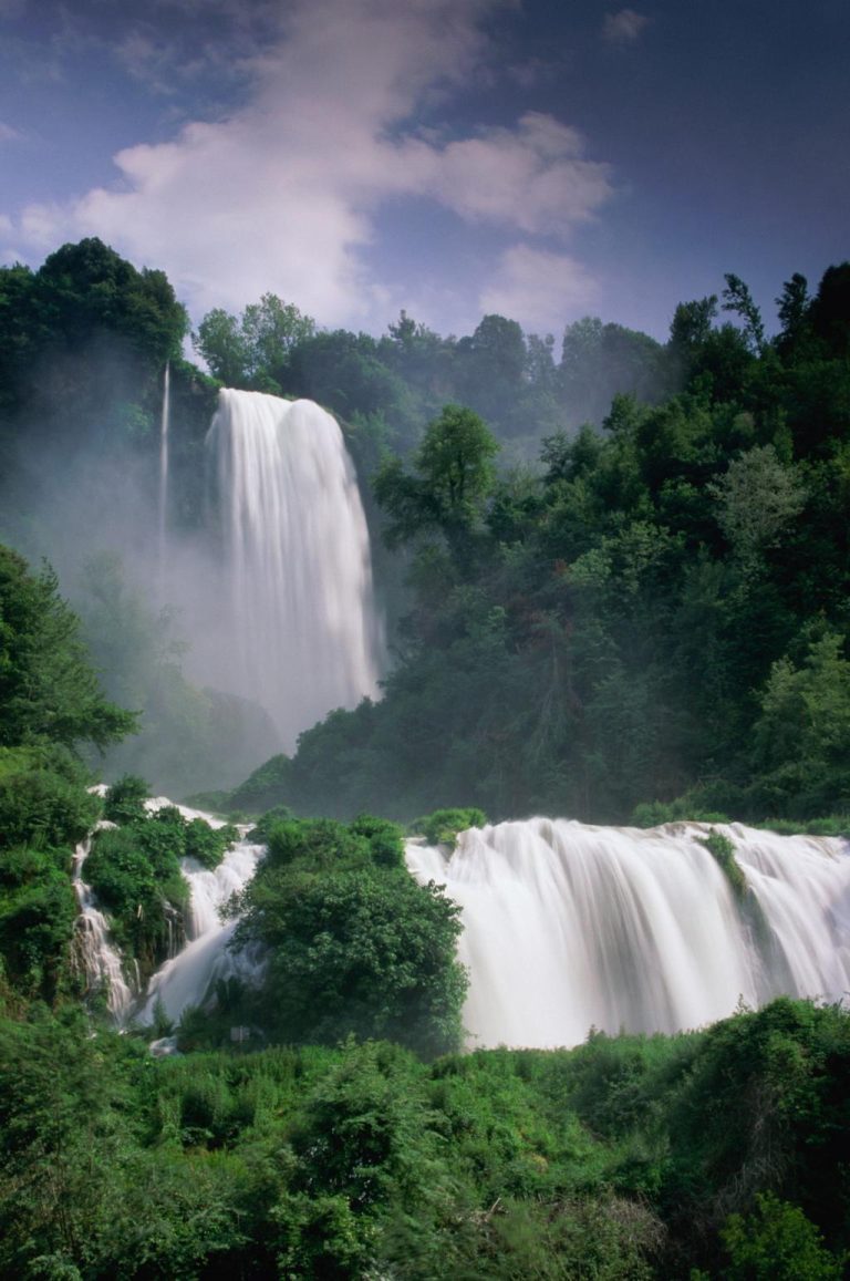 Cascada de Marmore, el pulso eterno del agua y la historia en el corazón de Umbría.