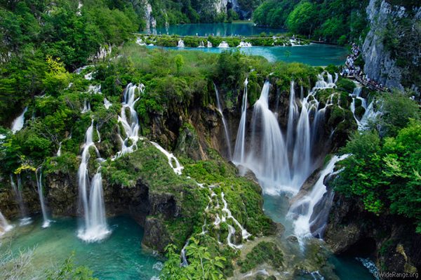 Plitvice Lakes Waterfalls — Croacia