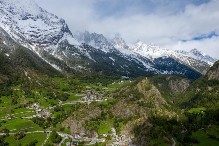 Valle de Aosta — corredor histórico entre cumbres en el noroeste de Italia