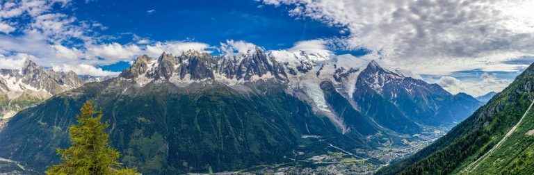 Valle de Chamonix, paisaje alpino al pie del Mont Blanc